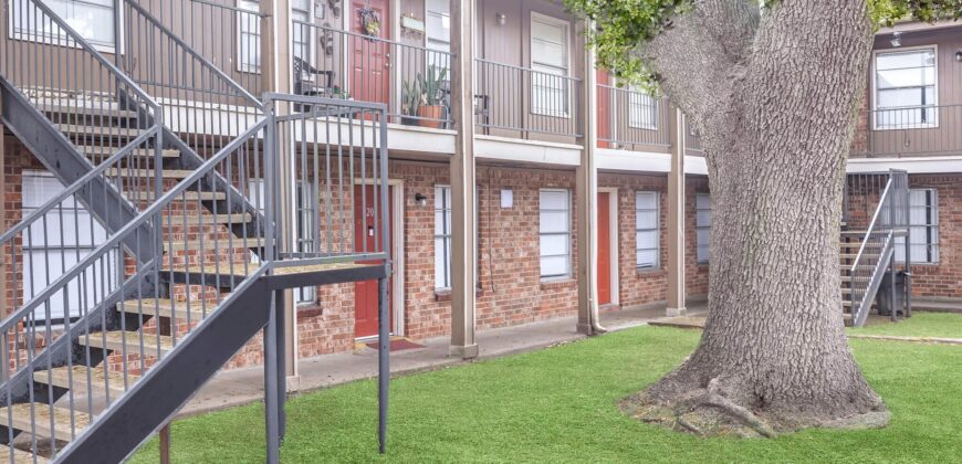 Shaver St Las Plaza