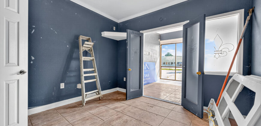 Mixed-Use Property | 3 Combined Lots with Residential & Commercial Spaces