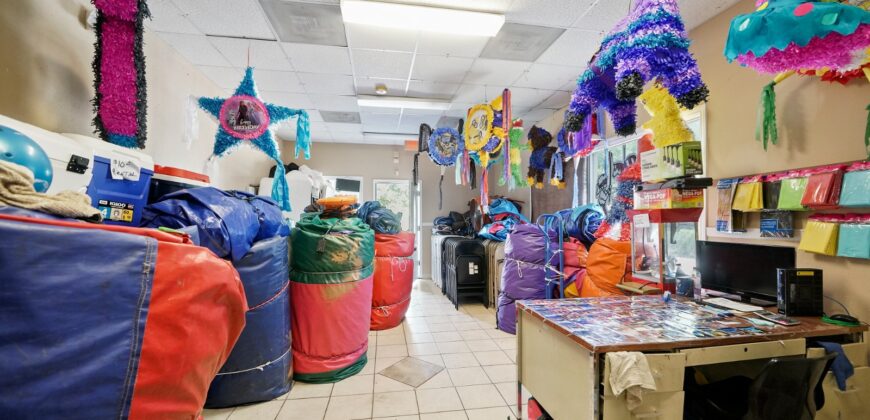 High-Visibility Retail Asset –  Pasadena