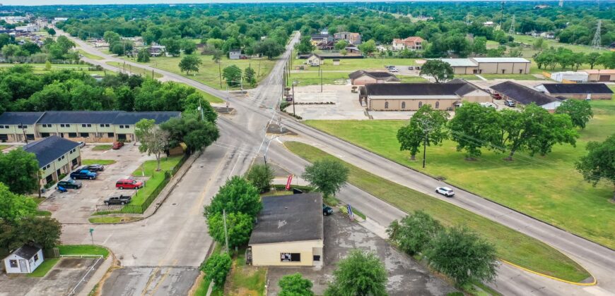 High-Visibility Retail Asset –  Pasadena